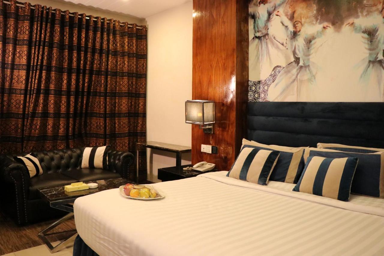Hilton Suites Лахор Экстерьер фото