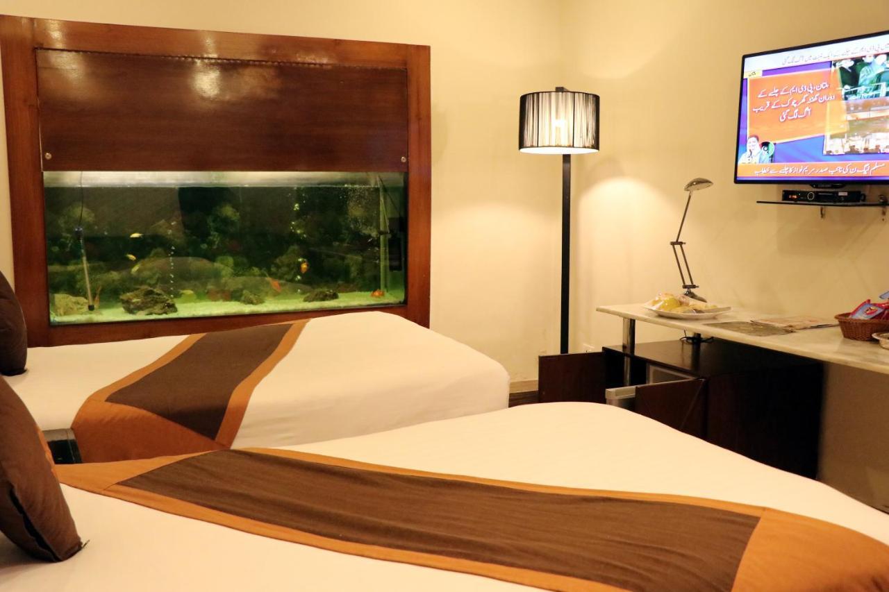 Hilton Suites Лахор Экстерьер фото