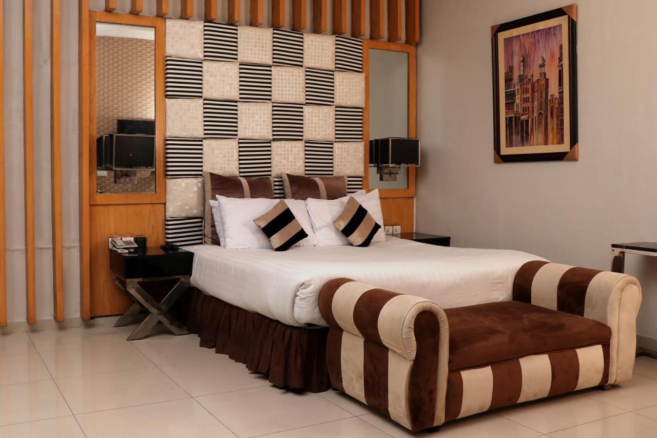 Hilton Suites Лахор Экстерьер фото