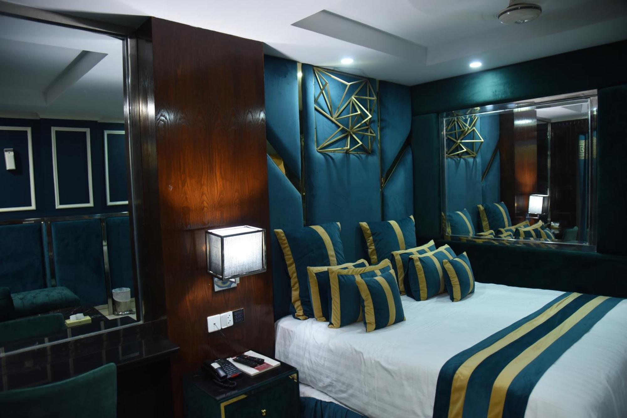 Hilton Suites Лахор Экстерьер фото